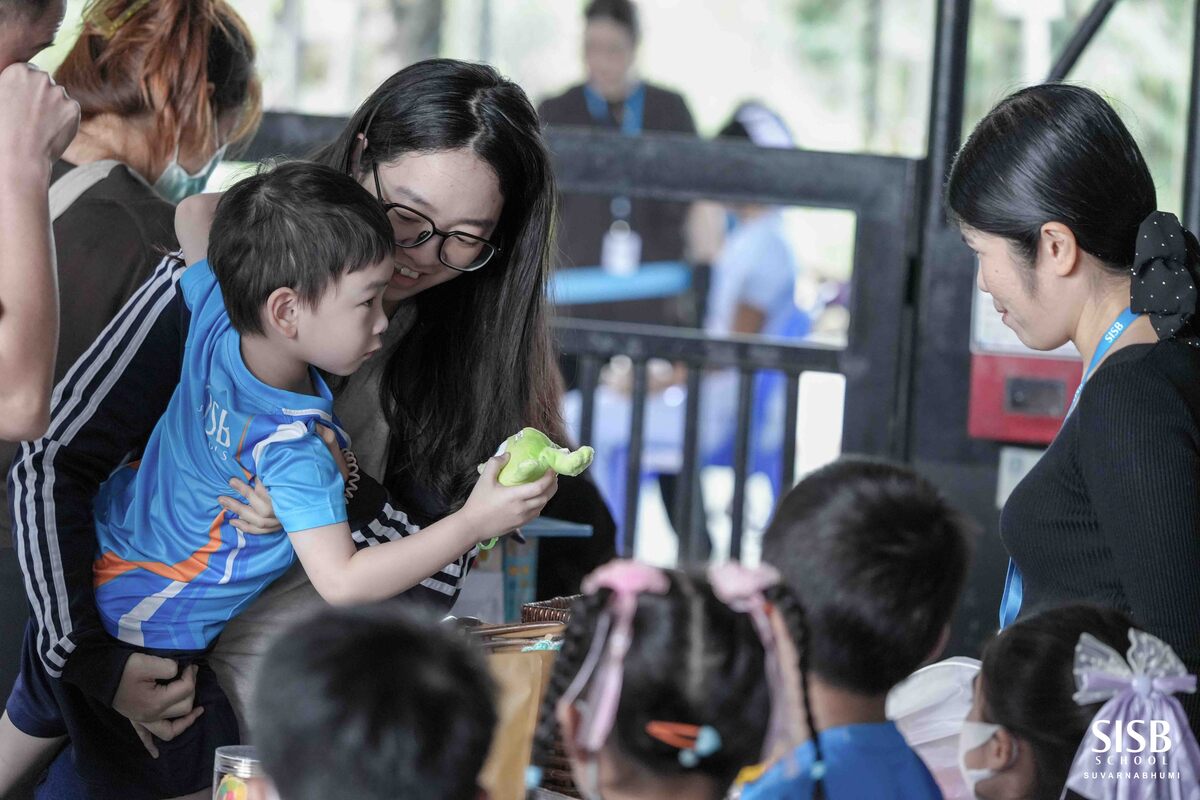 2025.10.28 30 Charity Yard and Bake Sale 2025 03