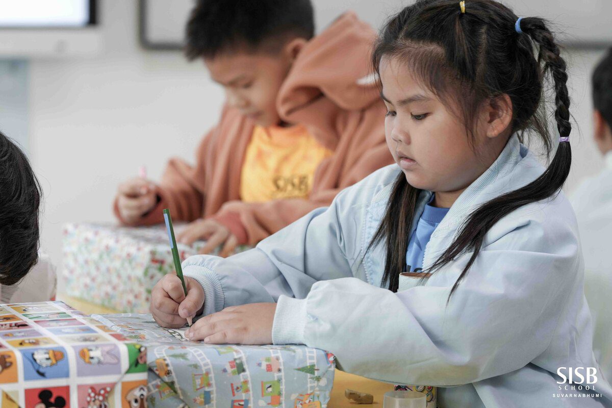 PC 2025.11.07 Primary Wrapping Gifts 22